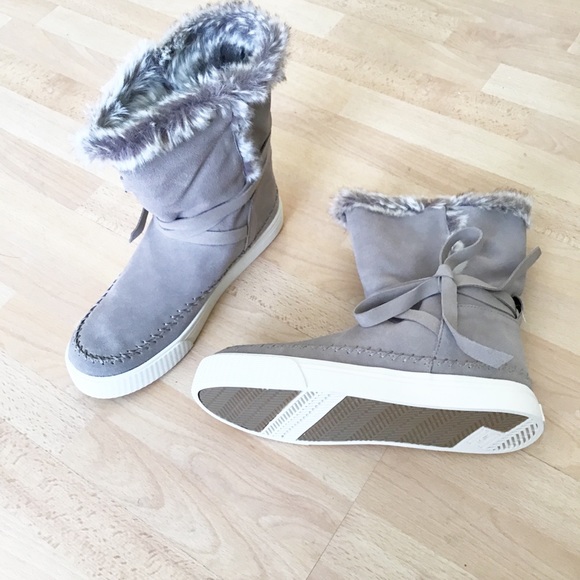 TOMS Vista Faux Fur-lined Waterproof Suede Boots - Picture 5 of 8